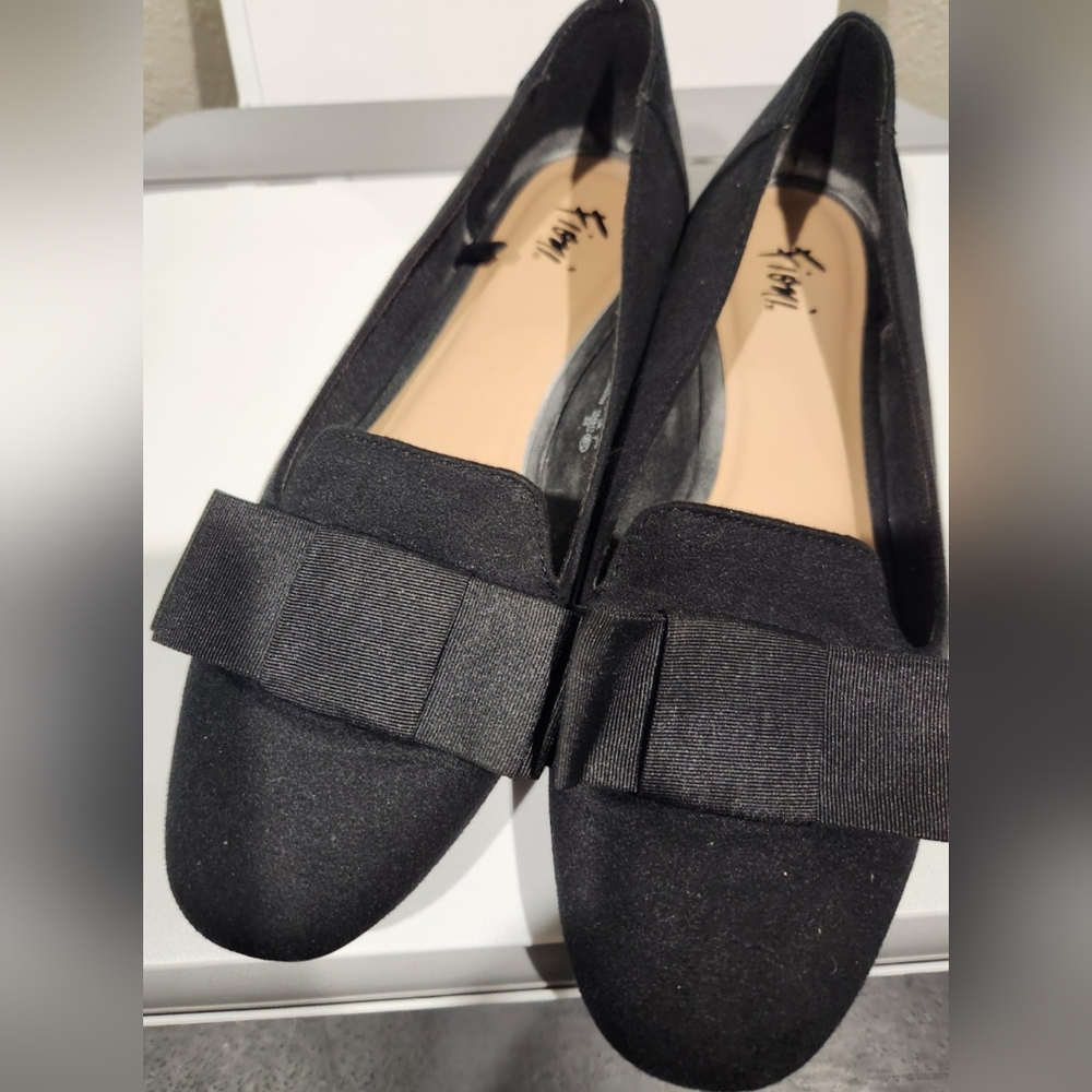 Fioni Stylish Black Flats with Bow 8.5
